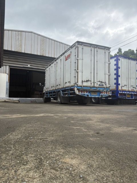 - ขาย/เช่า โกดังพร้อมออฟฟิศ 1 ไร่ พื้นที่ 1,400 ตร.ม. รับน้ำหนัก 3-5 ตัน ไฟฟ้า 3 เฟส ขอใบ รง. ได้ รถเทรลเลอร์เข้า-ออกสะดวก