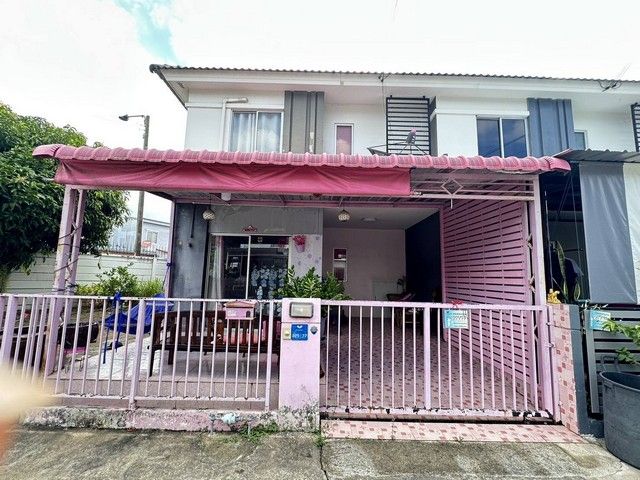 - ขายบ้านTownhouseหลังริม มีพื้นที่เหลือให้ทำสวนได้ใจกลางเมืองที่เจริญที่สุด