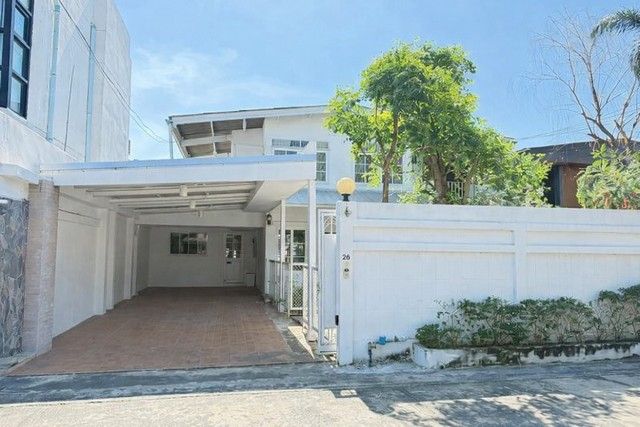 - บ้านเดี่ยว พระราม 9 ใกล้ the nine พื้นที่ 63 ตร.ว.