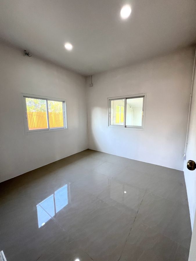 - บ้านสวน ต.บึงชำอ้อ อ.หนองเสือ จ.ปทุมธานี พื้นที่ 100 ตารางวา 3 ห้องนอน 2ห้องน้ำ 1 ห้องครัว 1 ห้องโถง