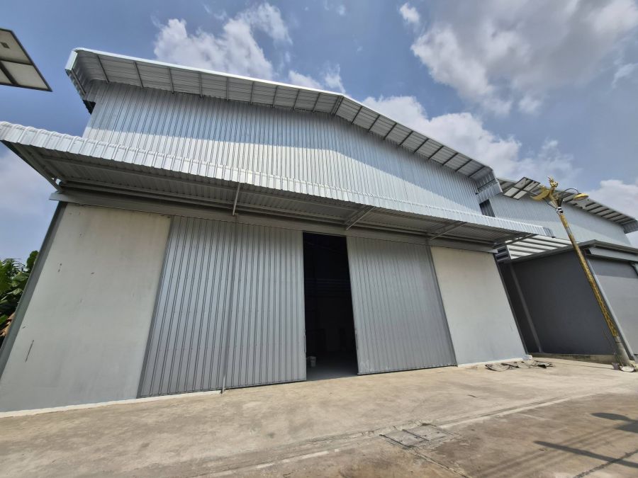 - ให้เช่าโกดัง ขนาด 400 ตารางเมตร ซอยลาดกระบัง 14/1 สูง10-12 เมตร ใกล้สนามบินสุวรรณภูมิ