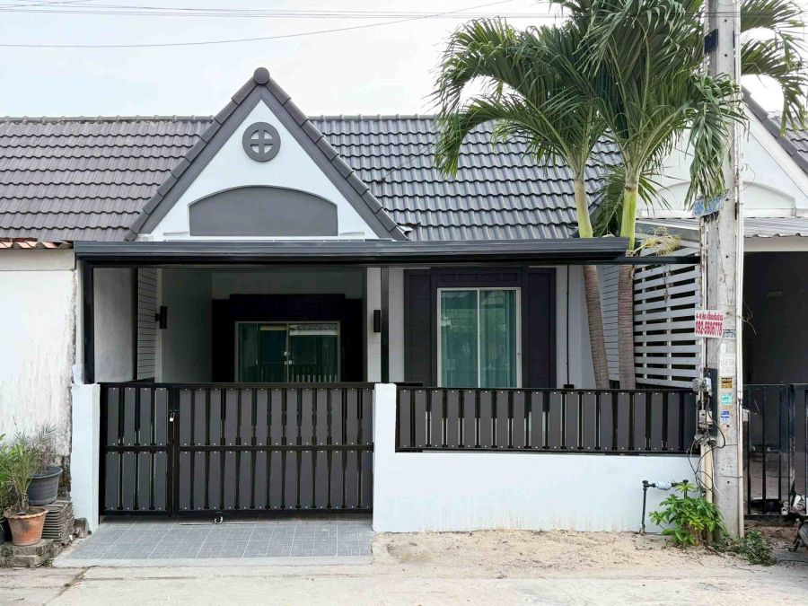 - ขายทาวน์เฮ้าส์ 1 ชั้น รีโนเวทใหม่ 2 ห้องนอน สยามคันทรีคลับ
