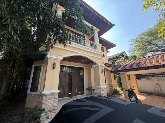 - ให้เช่าบ้านเดี่ยวเอกมัย ซอยปรีดีพนมยงค์ 25 90,000 บาท/เดือน