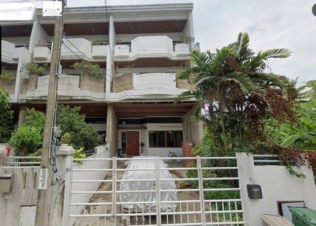 - ให้เช่าทาวโฮม 3 ชั้นใกล้ BTS บางจาก และใกล้จุดขึ้น-ลงทางด่วนสุขุมวิท 62 หลังมุม ซ.สุขุมวิท 99