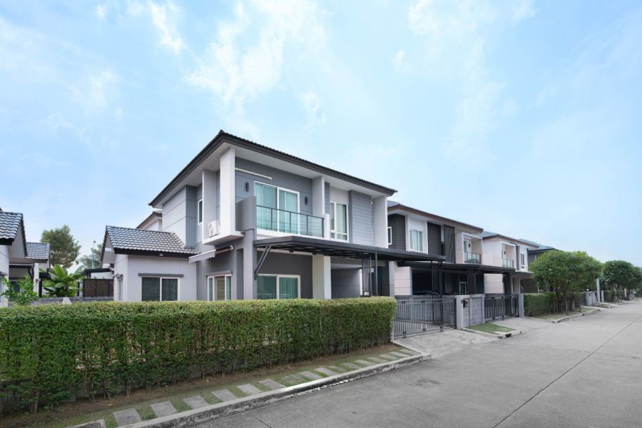 - บ้านใหม่กริ๊บ ทำเลทอง กัลปพฤกษ์ ฟรี! เฟอร์ฯ ติดถนนเมน ราคาดีสุดในโครงการ