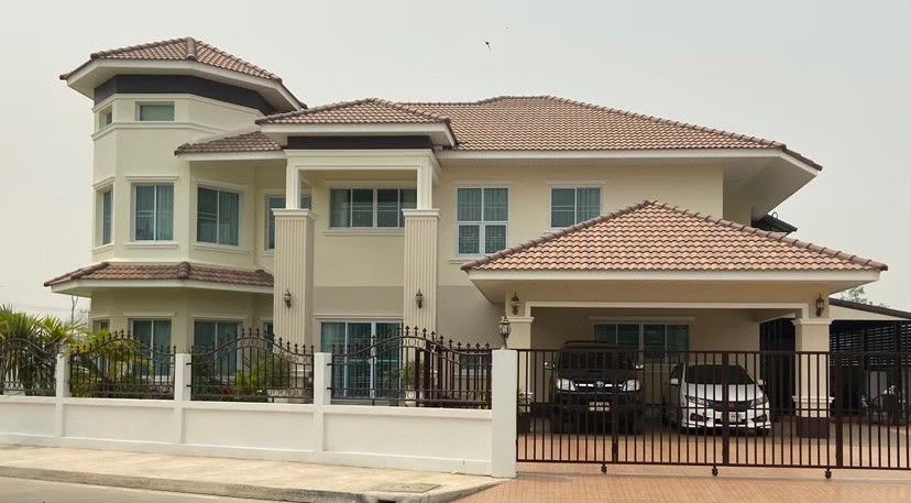 - ขายบ้านหลังใหญ่ หลังแรก ทำเลหน้าสุด เข้า-ออกสะดวก เป็นส่วนตัว หน้าบ้านไม่ตรงกับใครศิวาลัย4 สันกำแพง