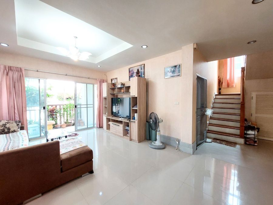 - บ้านเดี่ยวหลังมุม ราคาถูกกว่าบ้านแฝด ธัญรดา วัชรพล-เพิ่มสิน เพียง 4.39 ล้านเท่านั้น