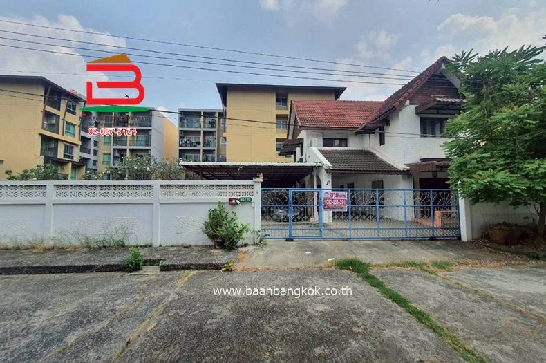 - ที่ดินพร้อมบ้าน 2 ชั้น ซอยแจ้งวัฒนะ 12 แยก 4 (ใกล้ศูนย์ราชการแจ้งวัฒนะ) เนื้อที่ 157 ตรว. แขวงทุ่งสองห้อง เขตหลักสี่