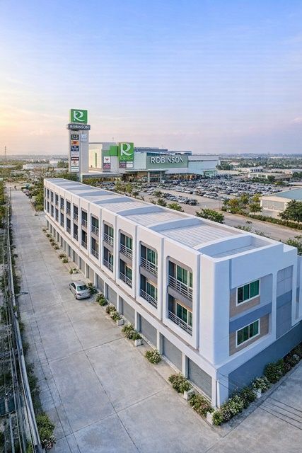 - โลตัส บ่อวิน1กม. ว่าง17คูหา แม็คโคร ใกล้ โรบินสันไลฟ์สไตล์ บ่อวิน 300 ม. 250 ตร.ม. อาคารพาณิชย์ให้เช่า 3.5 ชั้น 3 นอน 3 น้ำ บ่อวิน