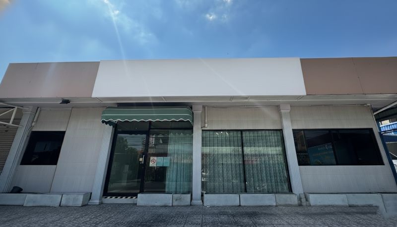 - ให้เช่า 130 ตร.ม. พื้นที่พาณิชย์ / ร้านค้า / คลินิก / ร้านอาหาร พระราม 9 หัวหมาก | ห้องเดียวห้องสุดท้าย