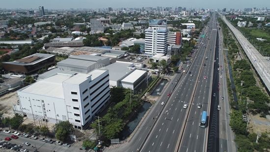 - ให้เช่าสำนักงาน-โชว์รูม พร้อมโกดังขนาดใหญ่ พื้นที่มากกว่า 10,000 ตารางเมตร