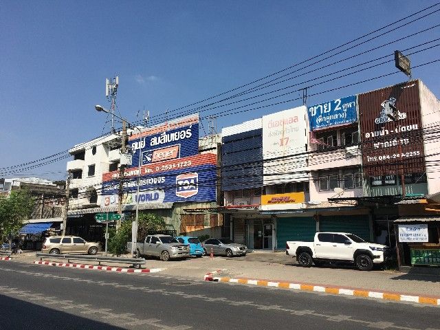 - อาคารพาณิชย์ พหลโยธิน ซ.64 พื้นที่ 50 ตร.ว. ใกล้อนุสรณ์สถานแห่งชาติ ถ.พหลโยธิน