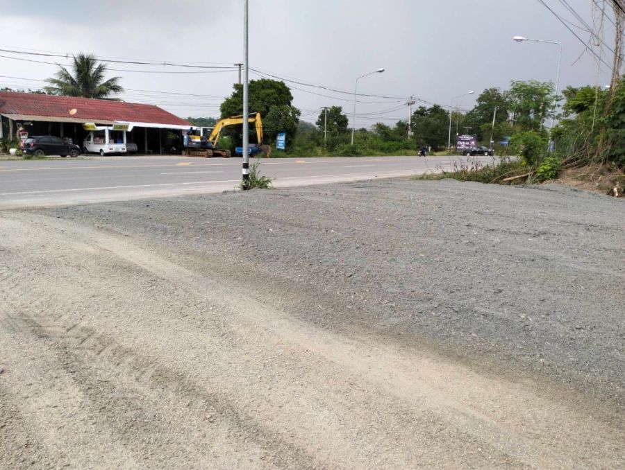 - ขายหรือให้เช่าที่ดินเปล่าเขาใหญ่ 3 งาน 94 ตรว ติดถนนใหญ่ ถมแล้ว