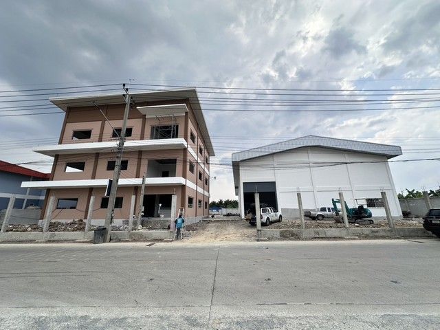 - โกดังสร้างใหม่ ย่านสามพราน ไร่ขิง นครปฐม 1700 ตารางเมตร เหมาะสำหรับ ศูนย์กระจายสินค้า, โรงงานผลิต, ศูนย์โลจิสติกส์