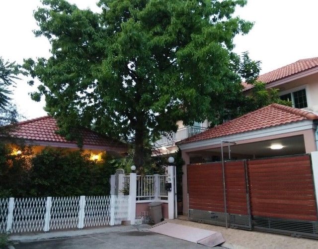 - ให้เช่าบ้านเดี่ยว2ชั้น60ตร.วถนนลาดพร้าว64ทะลุออกรัชดาได้ ปรับปรัฃุงใหม่ มี 4 นอน3น้ำ แอร์ 5 เครื่อง เฟอร์ฯครบเช่า45,000บ/ด