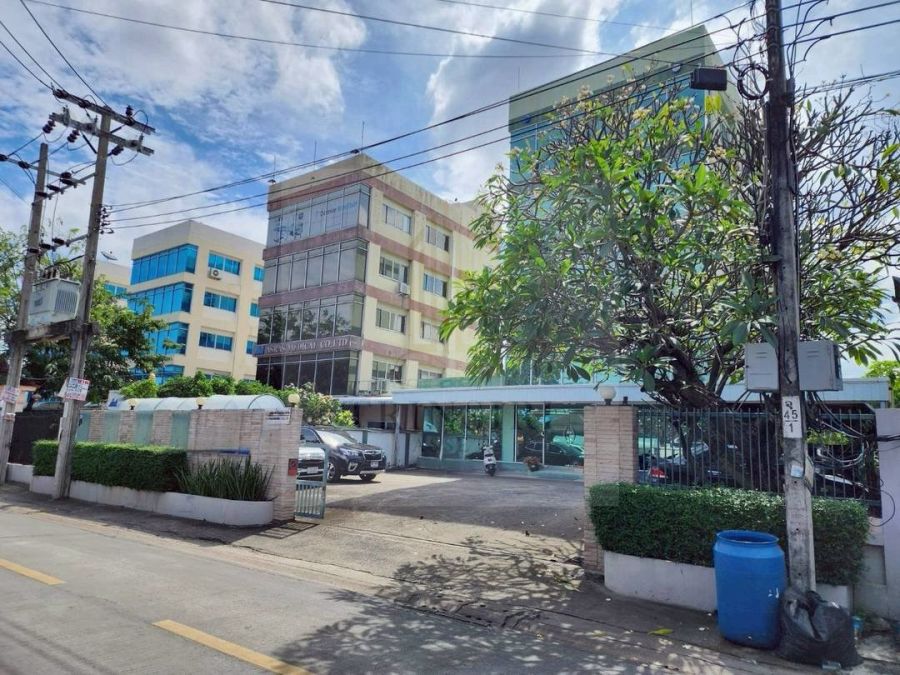 - ขายอาคารสำนักงาน 5 ชั้น คุ้มมาก ซอยนวลจันทร์ 36 - นวมินทร์ 163