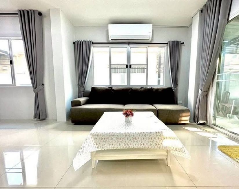 - ให้เช่าบ้านเดี่ยว 2 ชั้น รีโนเวทใหม่ทั้งหลัง ซอยถนนคุ้มเกล้า 39 เฟอร์นิเจอร์ครบ Fully Furnished / อยู่อาศัย หรือ Home Office