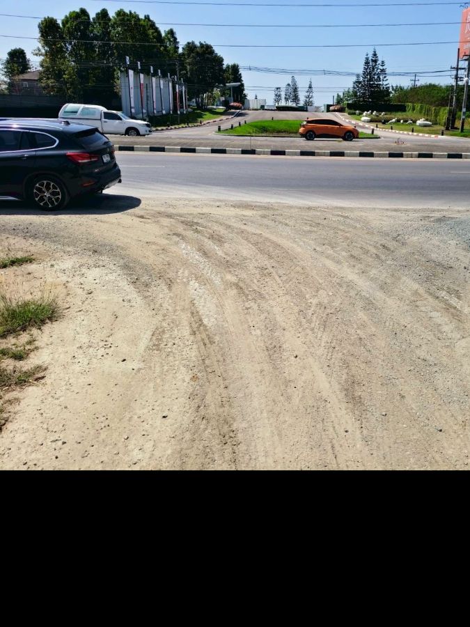 - ให้เช่าที่ดินติดถนนสันกำแพงสายใหม่ ทำเลดีมาก