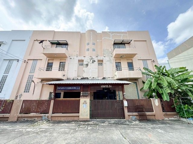 - ขายด่วน! ทาวน์โฮม 3 ชั้น หลังมุม-ติดกัน 2 หลัง ในหมู่บ้านมนตรี ทาวน์โฮม ลาดพร้าว 87