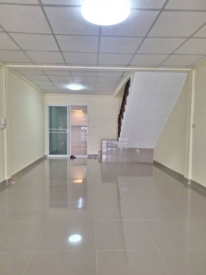 - ขายทาวเฮ้าส์ ม.ฉัตรแก้ว ซ.7 แฮปปี้แลนด์ บางกะปิ ราคา พิเศษ 2.39 ลบ.