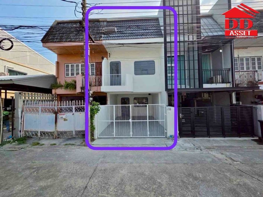 - ขาย / ให้เช่า ทาวน์เฮาส์ 2 ชั้น โชคชัย 4 ซอย 55 รีโนเวทใหม่ เฟอร์นิเจอร์ครบ พร้อมอยู่