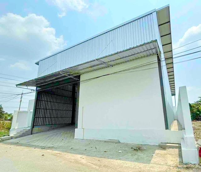 - ใกล้โรบินสัน ศรีสมาน 2.5 กม. ร่วมสุข เลียบคลองประปา ทางด่วนศรีรัช 1.5กม.เช่า โกดัง 100 ตร.ว. 300 ตร.ม.