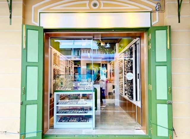 - MRTวัดมังกร 999ม. ทำเลทอง ติดถนนใหญ่ สำเพ็ง แยกราชวงศ์ ให้เช่าร้าน 2.5 ชั้น 240 ตร.ม.28 ตร.วา.