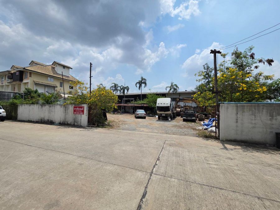 - ขายที่ดินหน้ากว้าง 38 เมตร 244 ตารางวา ทำเลถนนสุขาภิบาล 5 (โซนวัชรพล-สายไหม) แขวงท่าแรง เขตบางเขน