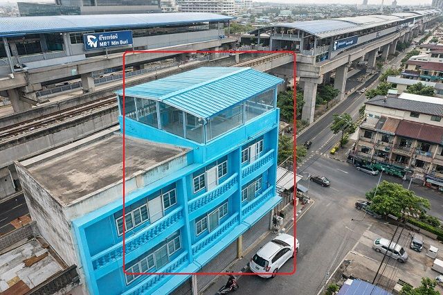 - อาคารพาณิชย์ 4 ชั้น 2 คูหา 3 นอน 3 น้ำ ใกล้ MRTมีนบุรี 800 ม. และ MRTเศรษฐบุตรบำเพ็ญ