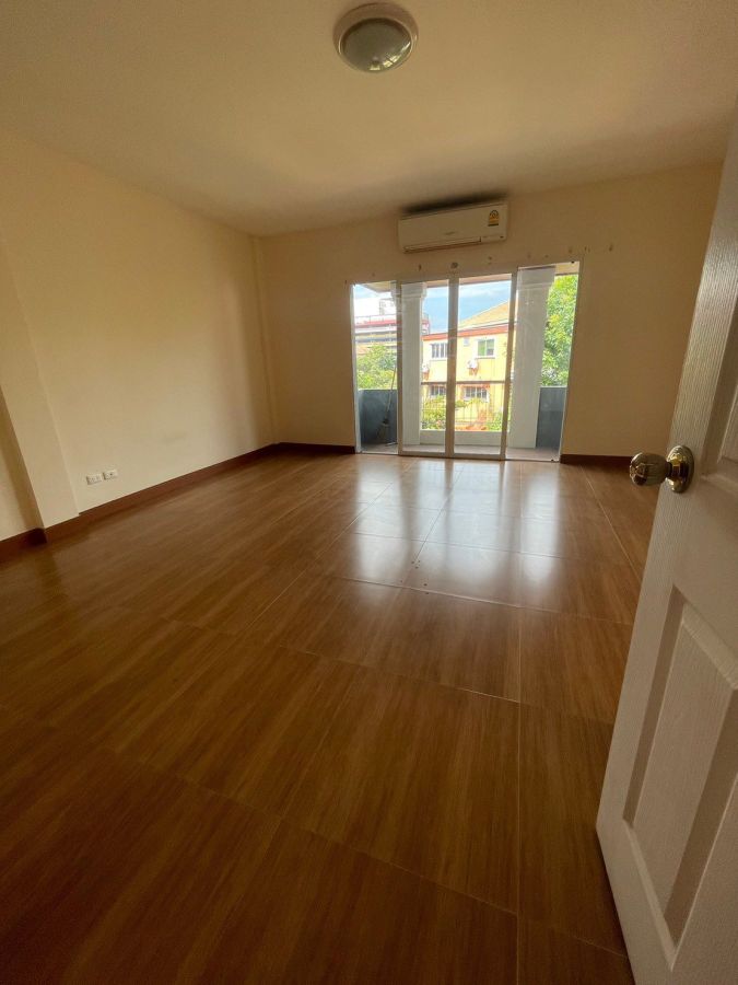 - ให้เช่า ทาวน์โฮม 3 ชั้น ภุมรินทร์ รังสิต ใกล้เซียร์รังสิต