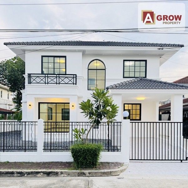 - หมู่บ้านมัณฑนา 2 ศรีนครินทร์ ทำเลดี เดินทางสะดวก พื้นที่บ้านเยอะมาก พร้อมอยู่