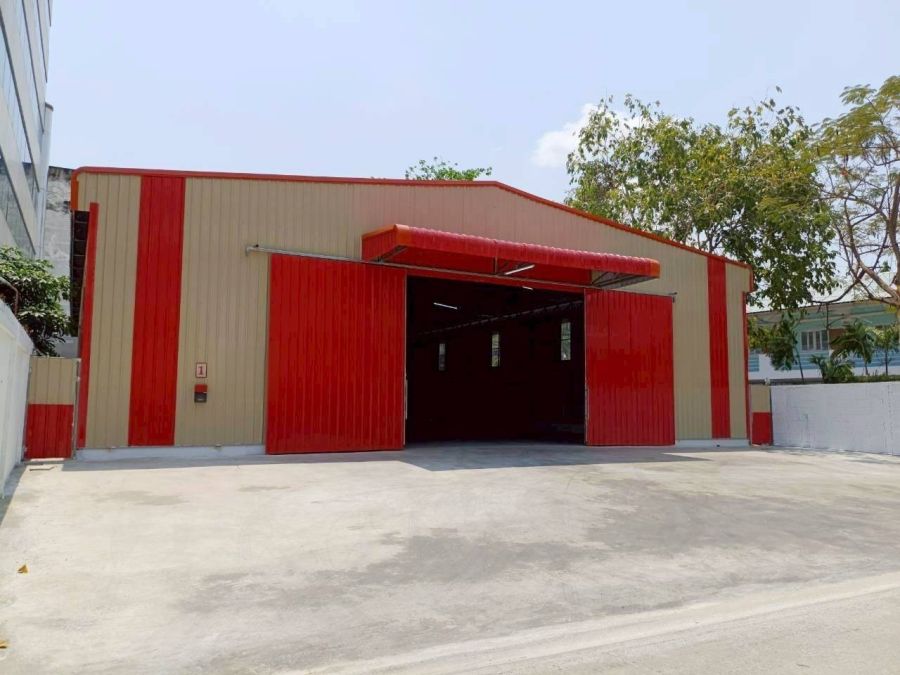 - โกดังใหม่ให้เช่าขนาด 504 ตรม เป็นโกดังเดี่ยวด้านหน้ากว้างจอดรถได้หลายคัน ย่านรามอินทรา บางเขน กทม