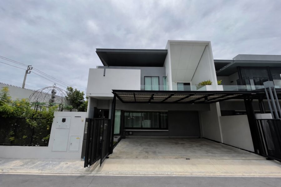 - ขาย/ให้เช่าบ้านเดี่ยว VIVE บางนา-กม.7 บ้านหรูสไตล์โมเดิร์น พร้อมเข้าอยู่ ทำเลดี ใกล้ Mega บางนา เพียง 500 ม.