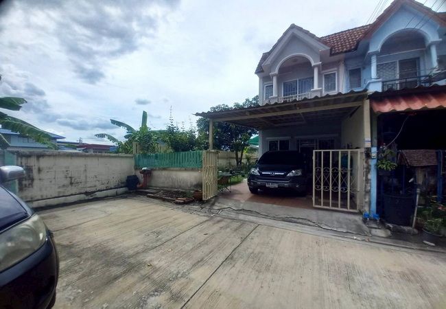 - ขายทาวน์เฮ้าส์ หมู่บ้านรินทิชา ซอยร่มเกล้า 6 ถนนรามคำแหง เขตมีนบุรี กรุงเทพมหานคร