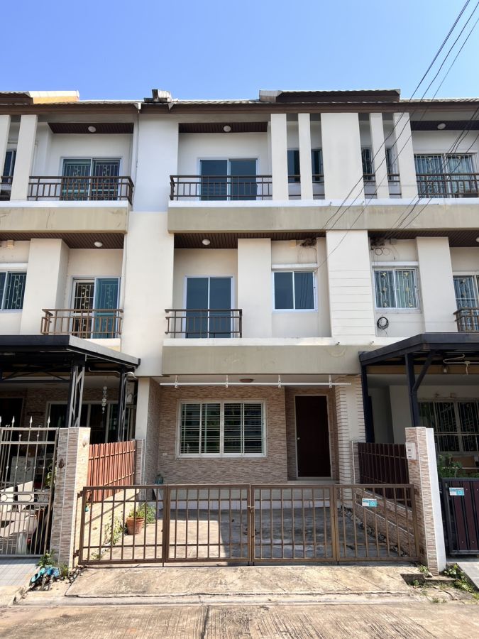 - ขายทาวน์โฮม 3 ชั้น 20.5 ตรว โครงการเออเบิร์นธารา สุขสวัสดิ์ 70 - ประชาอุทิศ พื้นที่เยอะ 170 ตรม ราคา 2.85 ล้าน ( ต่อรองได้ )