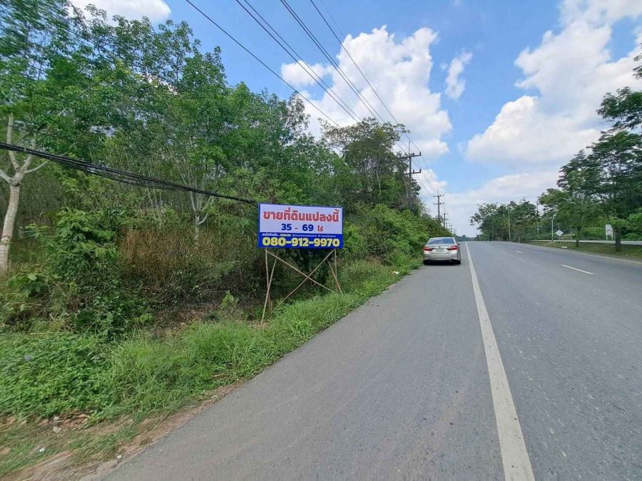 - ขายที่ดินระยอง ใกล้แยกกะเฉด ที่ดินอยู่ติดถนนสุขุมวิท เป็นถนน4เลน มีที่ดิน 2 แปลงติดกันเนื้อที่ 35-69 ไร่ ใกล้แยกที่เลี้ยวไปสวนพฤกษศาสตร์ระยอง