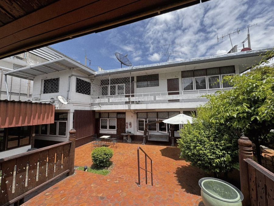 - ขายที่ดินพร้อมบ้านไม้สักทอง ใจกลางทำเลทองเชียงใหม่