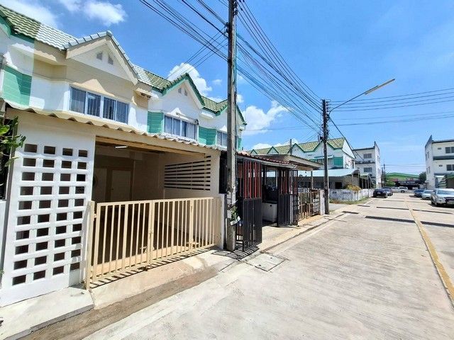 - หมู่บ้านเพลินใจทาวน์โฮม ทำเลดี ติดเซเว่น ตลาดหนองโพรง ผ่อนเพียงเดือนละ 5500 บาท