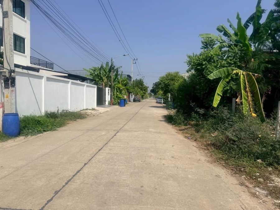 - ขายถูกทีดินลาดสวาย 124 ตารางวา ติดถนนคอนกรีตสาธารณะ ถมแล้ว ซอย ร่วมสุข 3 อ.ลำลูกกา จ.ปทุมธานี