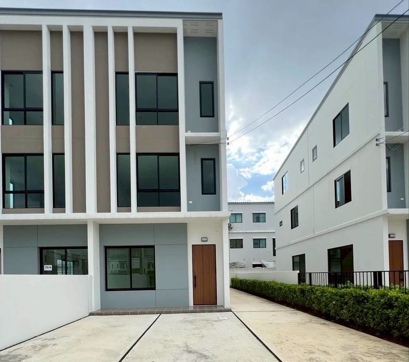 - ให้เช่า ทาวน์โฮม 3 ชั้น พฤกษาวิลล์ @เวิร์ค รามอินทรา สเตชั่น ขนาดที่ดิน 48.4 54 ตร.วา 2 ห้องนอน แขวงอนุสาวรีย์ เขตบางเขน กรุงเทพมหานคร