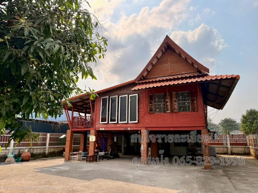 - ที่ดินพร้อมบ้านเรือนไทย ไม้สักแท้อายุกว่า 100 ปี โครงสร้างไม้ทั้งหลัง