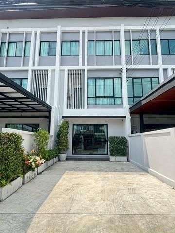 - ทำเลทองลาดพร้าว! ขายโฮมออฟฟิศ 3 ชั้น หลังใหญ่ 3 นอน 4 น้ำ ตกแต่งพร้อมอยู่ ใกล้ รร.สตรีวิทยา 2 และเลียบด่วนฯ