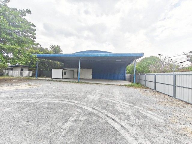 - ให้เช่าโกดังสินค้า ที่ดิน 2 ไร่ โกดัง 800ตารางเมตร(กว้าง20ม.x40ม.) ใกล้บิ๊กซี ชลบุรี