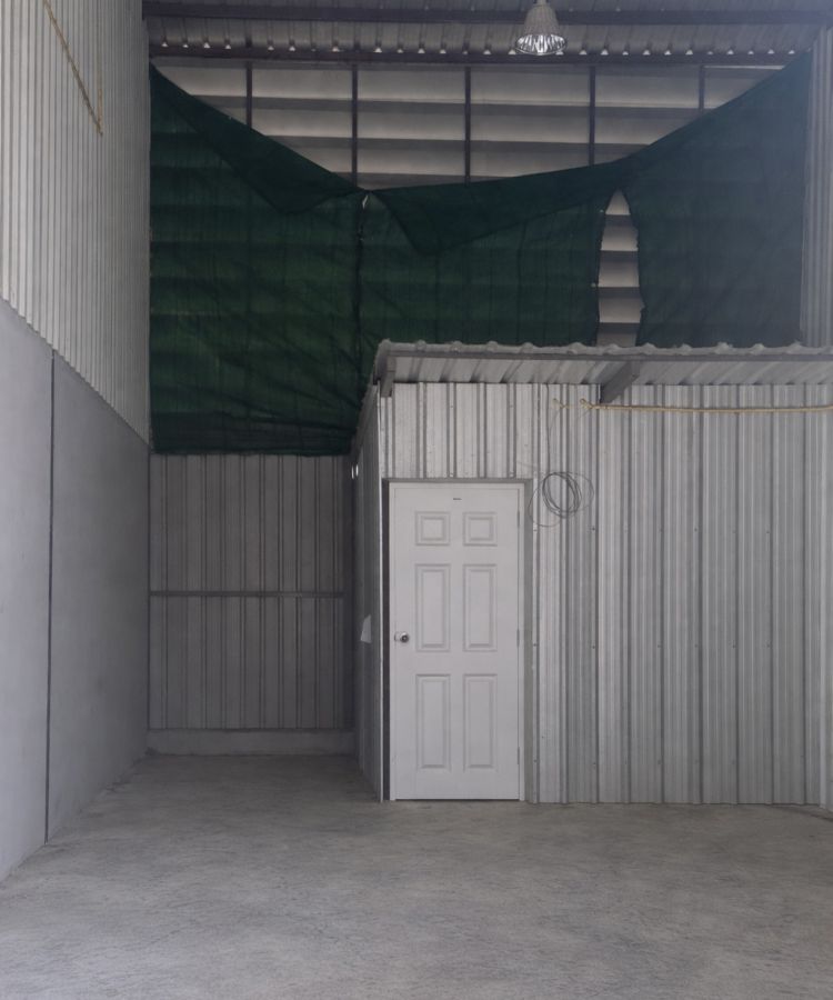 - รู้หรือไม่ ย่านสายไหม31 มีโกดังว่างให้เช่าขนาดเล็กนั่นเอง ที่โกดังมีสิ่งอำนวยความสะดวกครบครัน ไม่ว่าจะรถบรรทุกหรือรถตู้คอนเทนเนอร์ก็เข้าได้สบายๆเลย