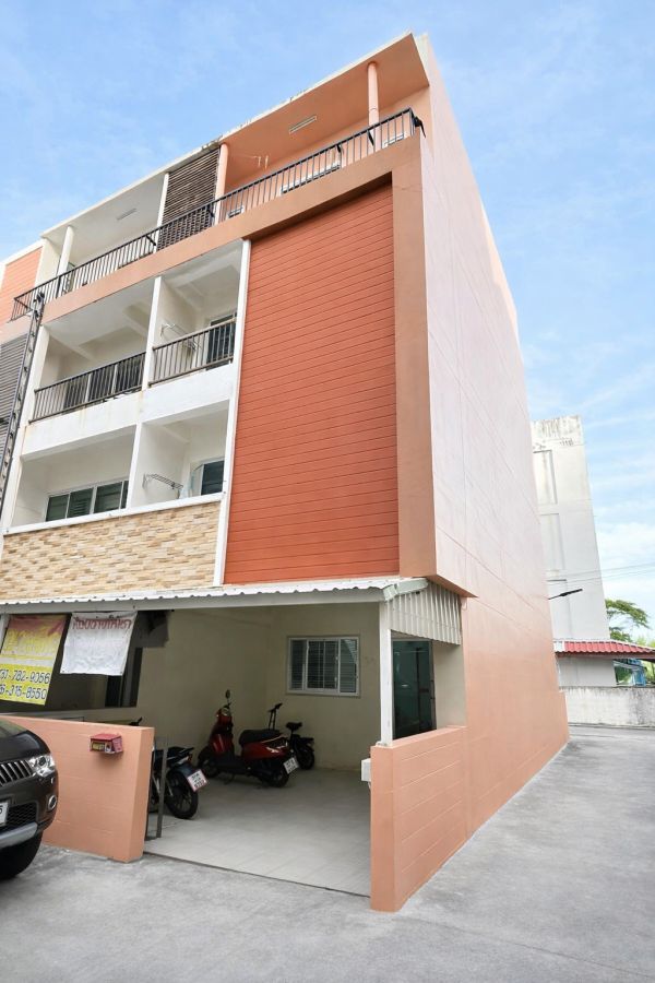 - ขายหอพัก 4 ชั้น บางแสน พรธนาทาวน์โฮม ใกล้เซ็นทรัล-โรบินสัน พร้อมรายได้ทันที 3.6 ล้าน