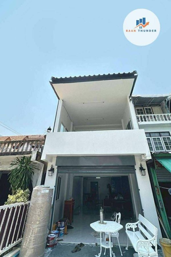 - ให้เช่า ทาวน์โฮม 3 ชั้น ซอยประชาชื่น-นนทบุรี 6 ( ใกล้ ม.ธุรกิจบัณฑิตย์ ) ตกเเต่งไว้ พร้อมอยู่