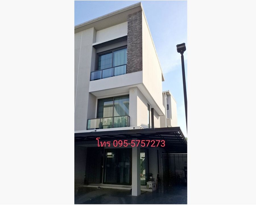 - บ้านกลางเมือง คลาสเซ่ เอกมัย-รามอินทรา ขายบ้านแฝด 4 ห้องนอน 4 ห้องน้ำ เฟอร์บิ้วท์อิน บ้านพร้อมอยู่