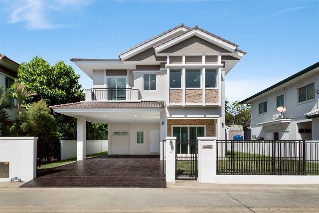 - บ้านเดี่ยว 2 ชั้น รีโนเวทใหม่ หมู่บ้าน มัณฑนา แจ้งวัฒนะ-ราชพฤกษ์ ทำเลดี ติดถนนใหญ่