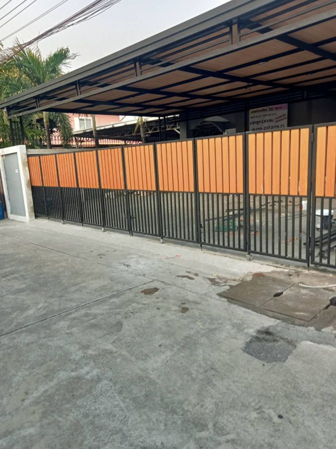 - ขายบ้านเดี่ยว2ชั้น โฉนด 56 วา ซอยลำลูกกา 3 จามรเดชเจริญ ใกล้สถานีรถไฟฟ้าคูคต ใกล้ รีโนเวทใหม่ทั้งหลัง