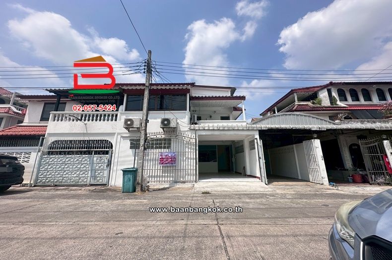 - ขาย/เช่า บ้านแฝด เนื้อที่ 40 ตร.ว. หมู่บ้านปั้นทอง 3 ลาดปลาเค้า 76 แยก 3-14 ถนนลาดปลาเค้า แขวงอนุสาวรีย์ เขตบางเขน